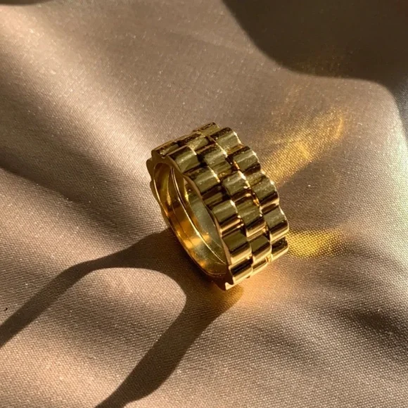 Linked band ring - Picture 2 of 7